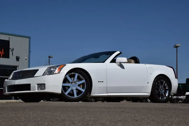 Cadillac XLR XLR 4.4 V8 Supercharged 3