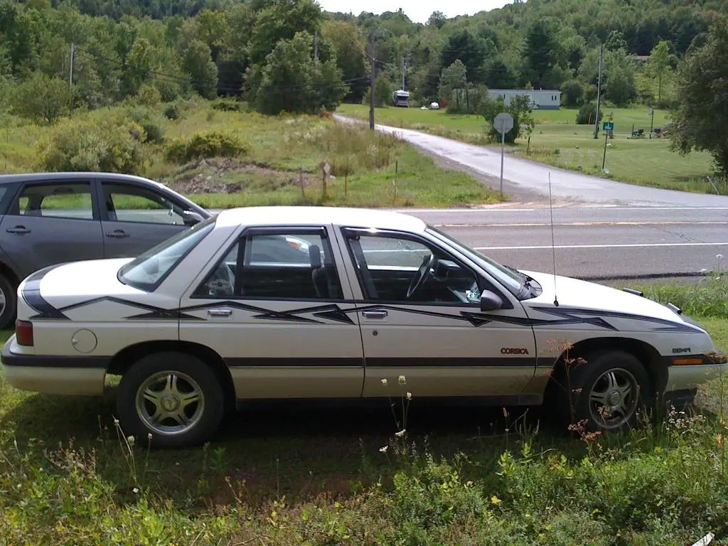Chevrolet Corsica Corsica 3.1 LTS 2