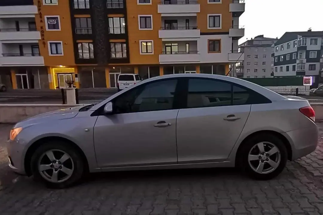 Chevrolet Cruze Cruze 1.6 LS Plus 3