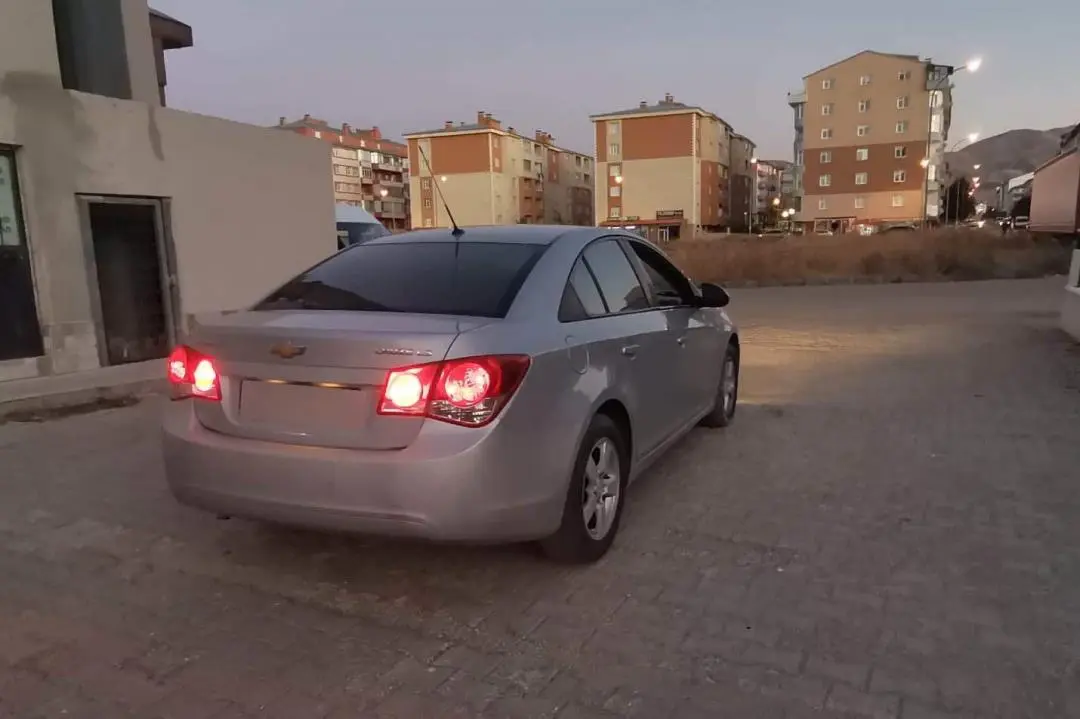 Chevrolet Cruze Cruze 1.6 LS Plus 5