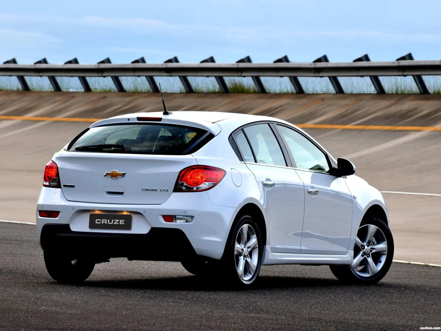 Chevrolet Cruze Cruze 1.6 Sport Plus 6