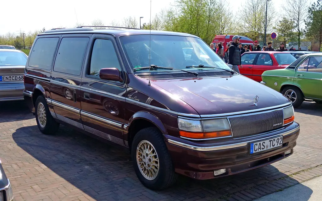Chrysler Town & Country Town & Country 3.3L STD 3