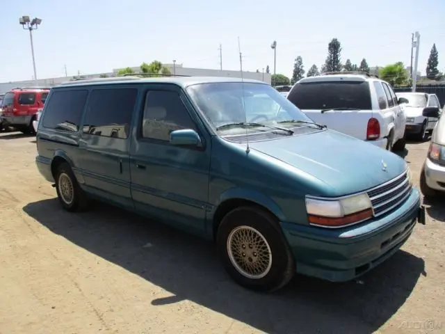 Chrysler Town & Country Town & Country 3.3L 4WD STD 3