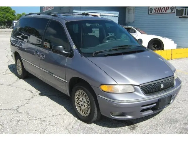 Chrysler Town & Country Town & Country 3.8L LXi 5