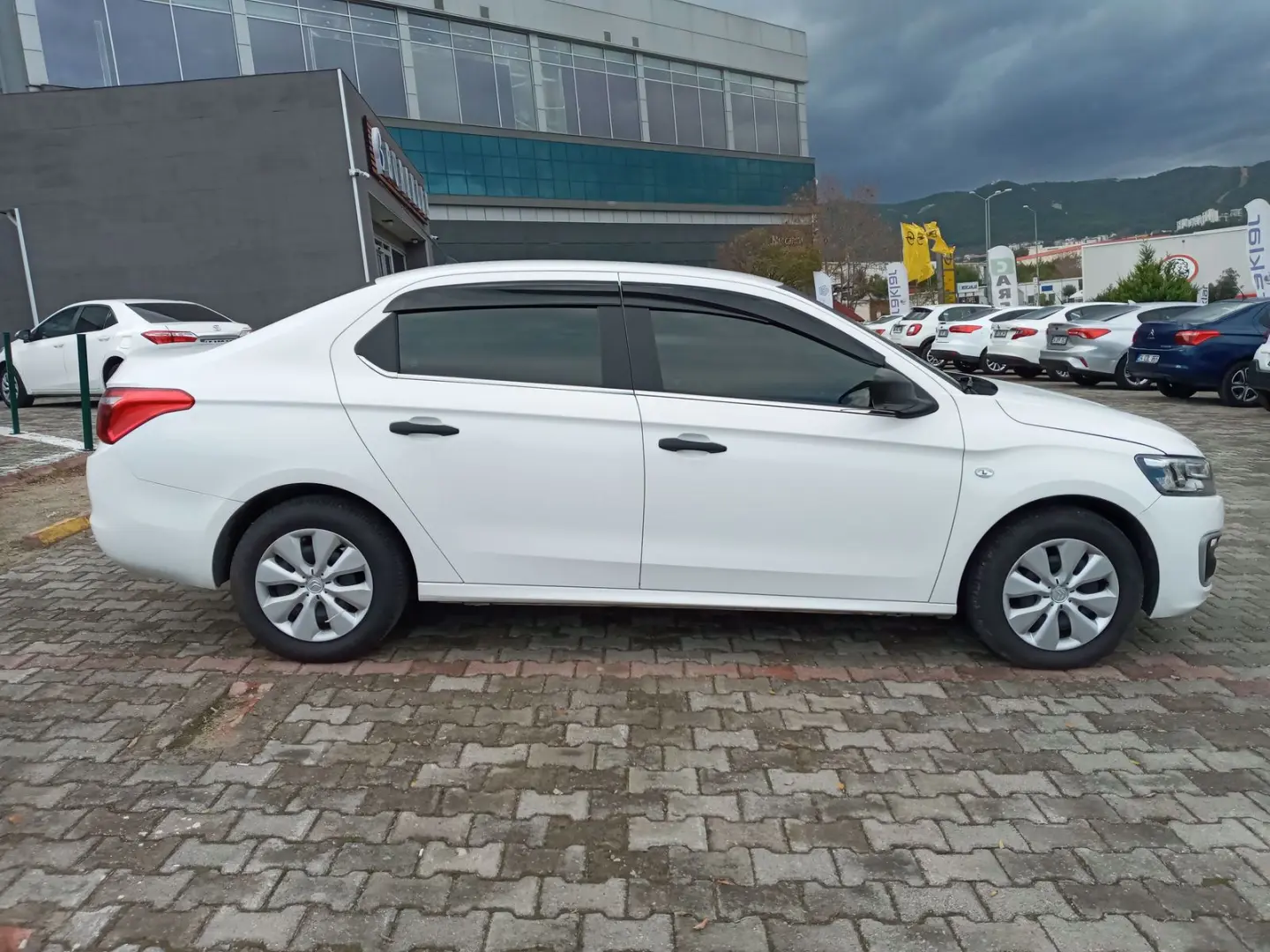 Citroen  C-Elysee 1.2 PureTech Live 0