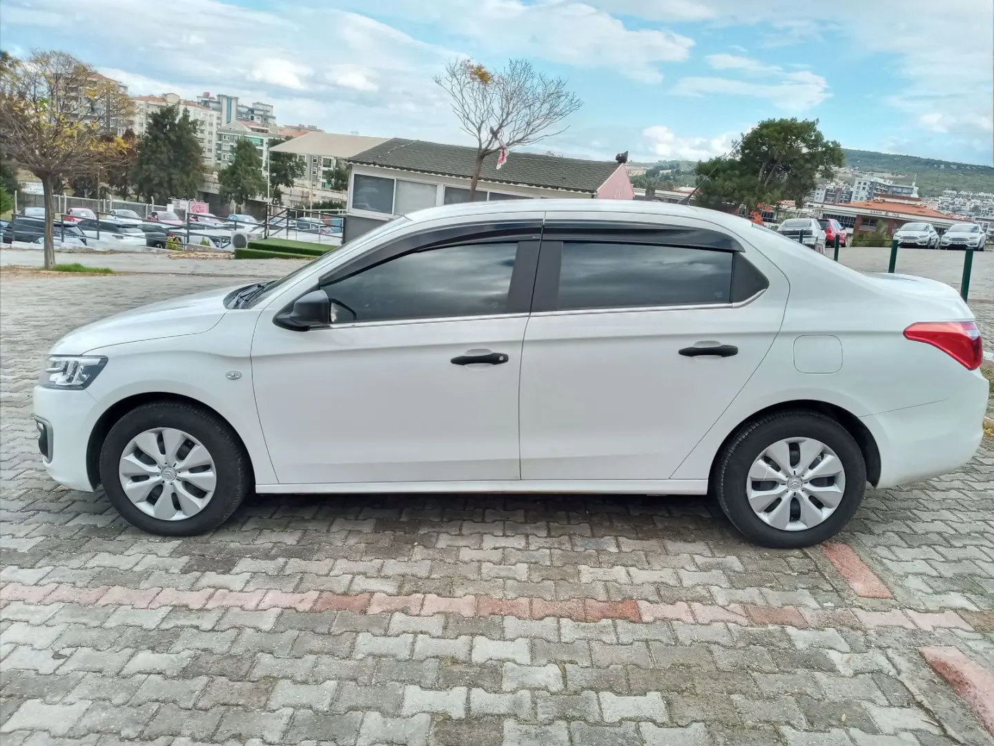Citroen  C-Elysee 1.2 PureTech Live 1