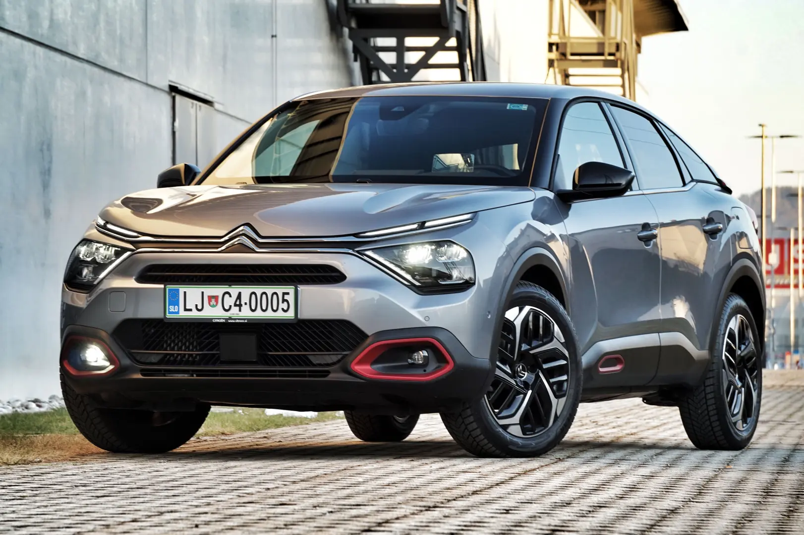 Citroen C4 C4 1.2 Puretech Shine EAT8 4