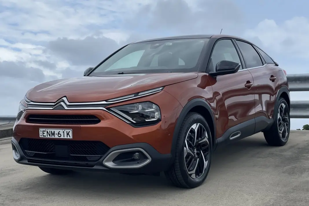 Citroen e-C4 X e-C4 X Shine Bold 3
