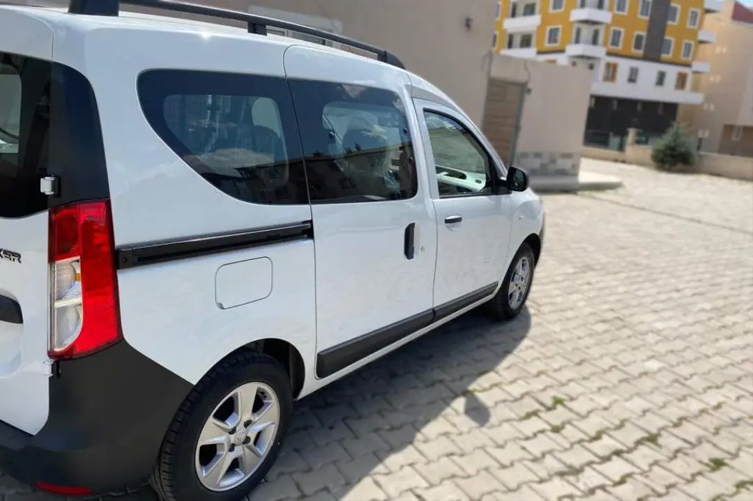 Dacia Dokker Dokker 1.6 ECO-G Ambiance 0