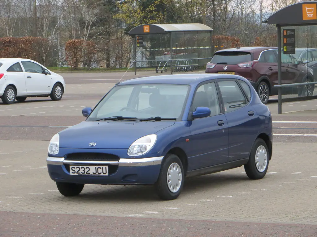 Daihatsu Sirion Sirion 1.0 CX 6