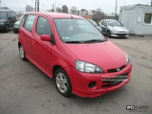 Daihatsu YRV YRV 1.3 CX 3
