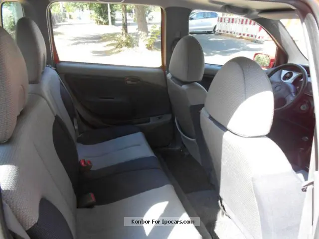 Daihatsu YRV YRV 1.3 CX 6