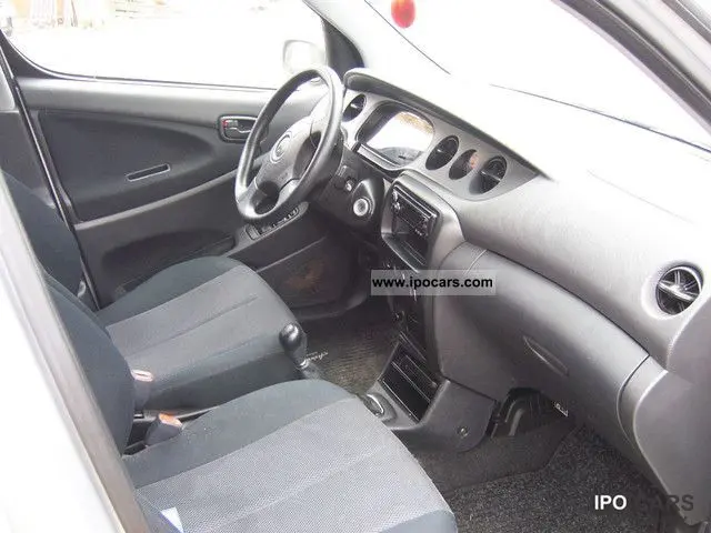 Daihatsu YRV YRV 1.3 Plus 6
