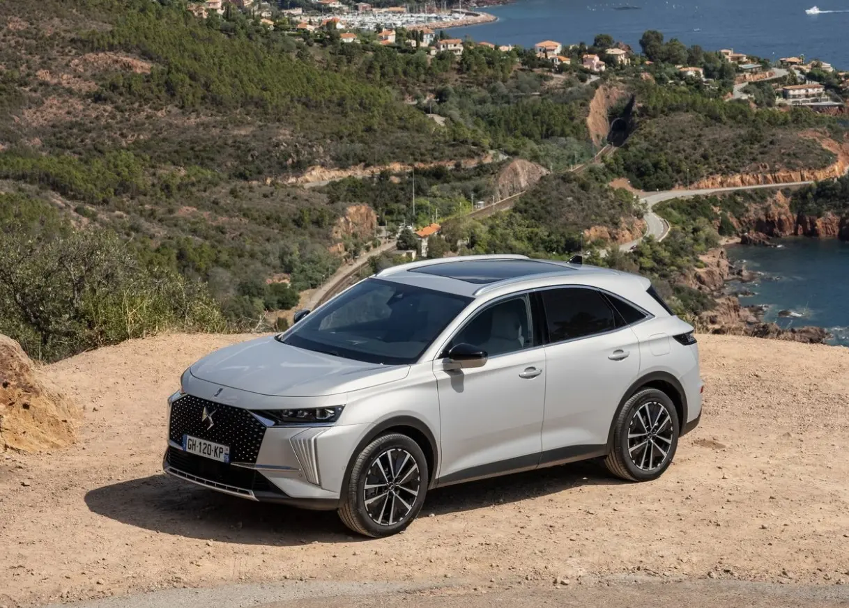 DS Automobiles  DS 7 1.5 BlueHDi Esprit De Voyage 6
