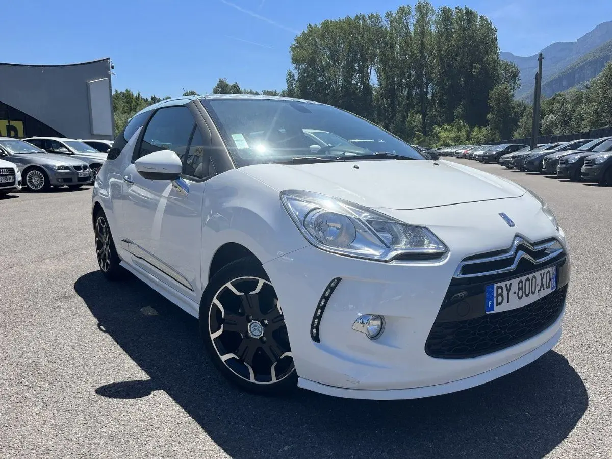 DS Automobiles  DS3 1.6 THP D-Sport 1