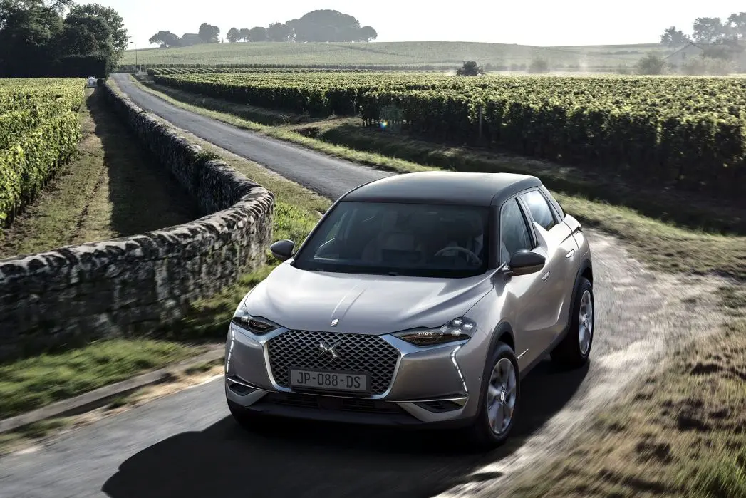 DS Automobiles  DS3 Crossback 1.2 PureTech Performance Line EAT8 4