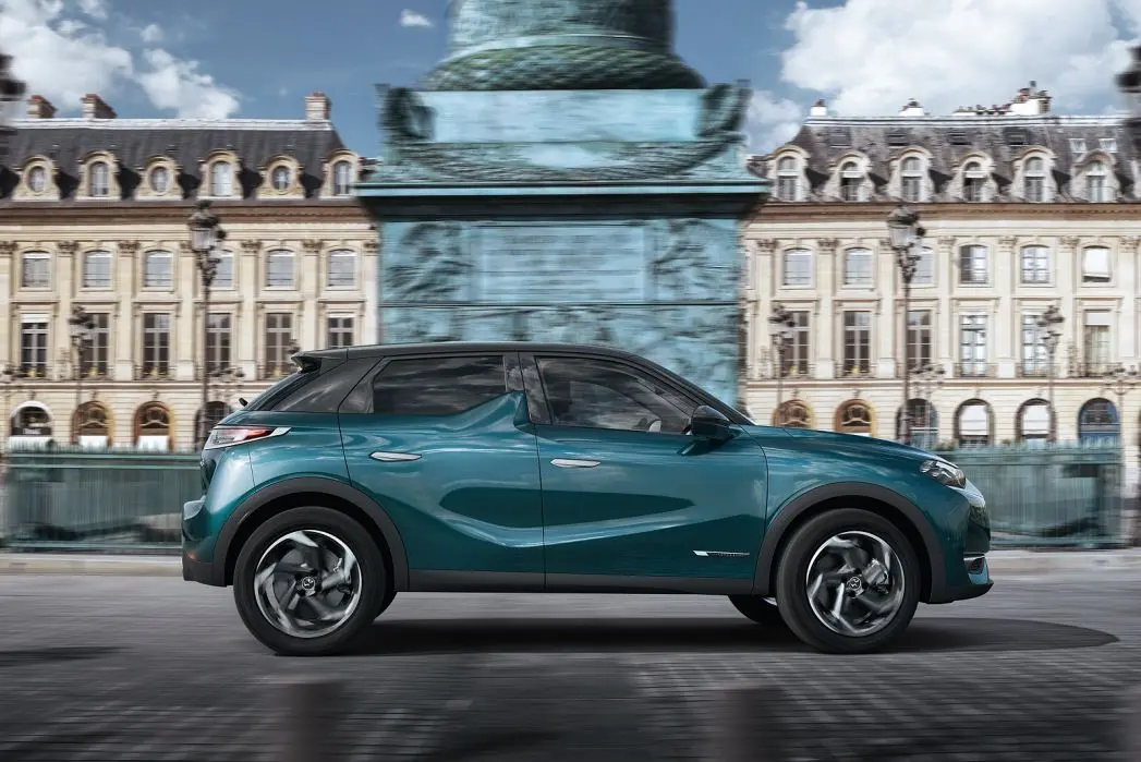 DS Automobiles  DS3 Crossback 1.2 PureTech So Chic EAT8 4