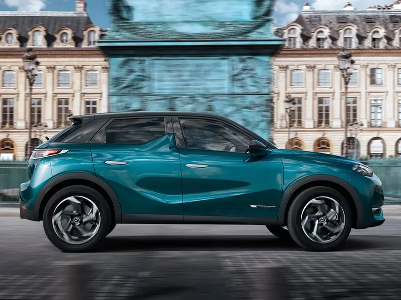 DS Automobiles  DS3 Crossback 1.5 BlueHDI So Chic Bastille EAT8 3