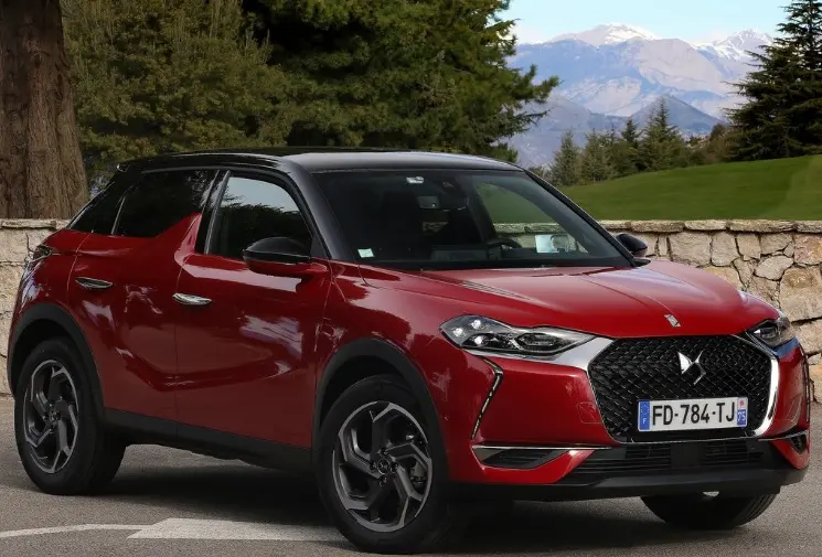 DS Automobiles  DS3 Crossback 1.5 BlueHDI So Chic Bastille EAT8 5