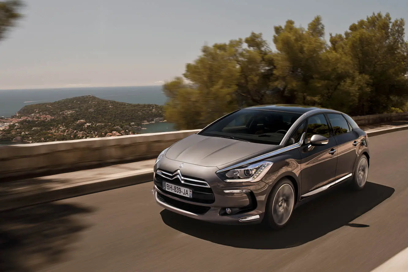DS Automobiles  DS5 1.6 e-HDI D-Sport BMP6 0