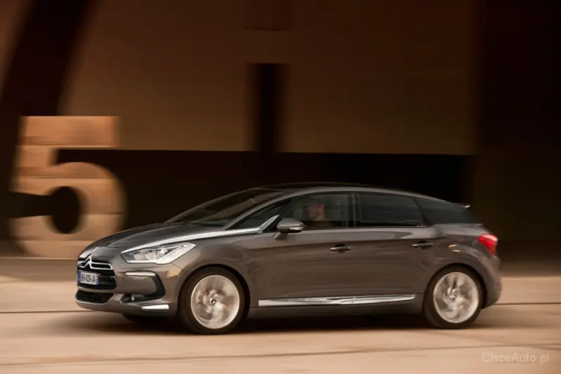 DS Automobiles  DS5 1.6 THP DSport 3