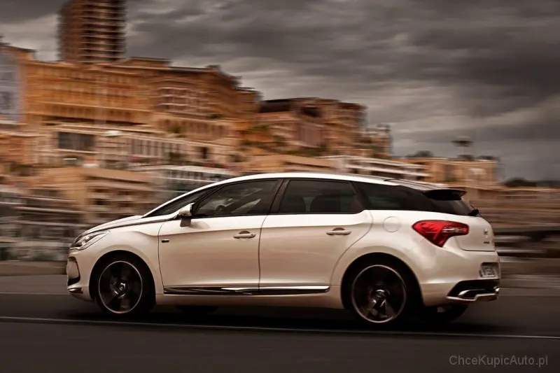 DS Automobiles  DS5 1.6 THP DSport 4