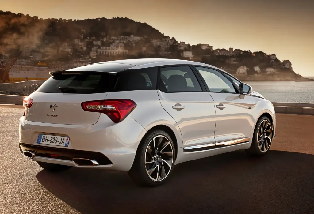 DS Automobiles  DS5 2.0 HDI Hybrid Sport BMP6 2