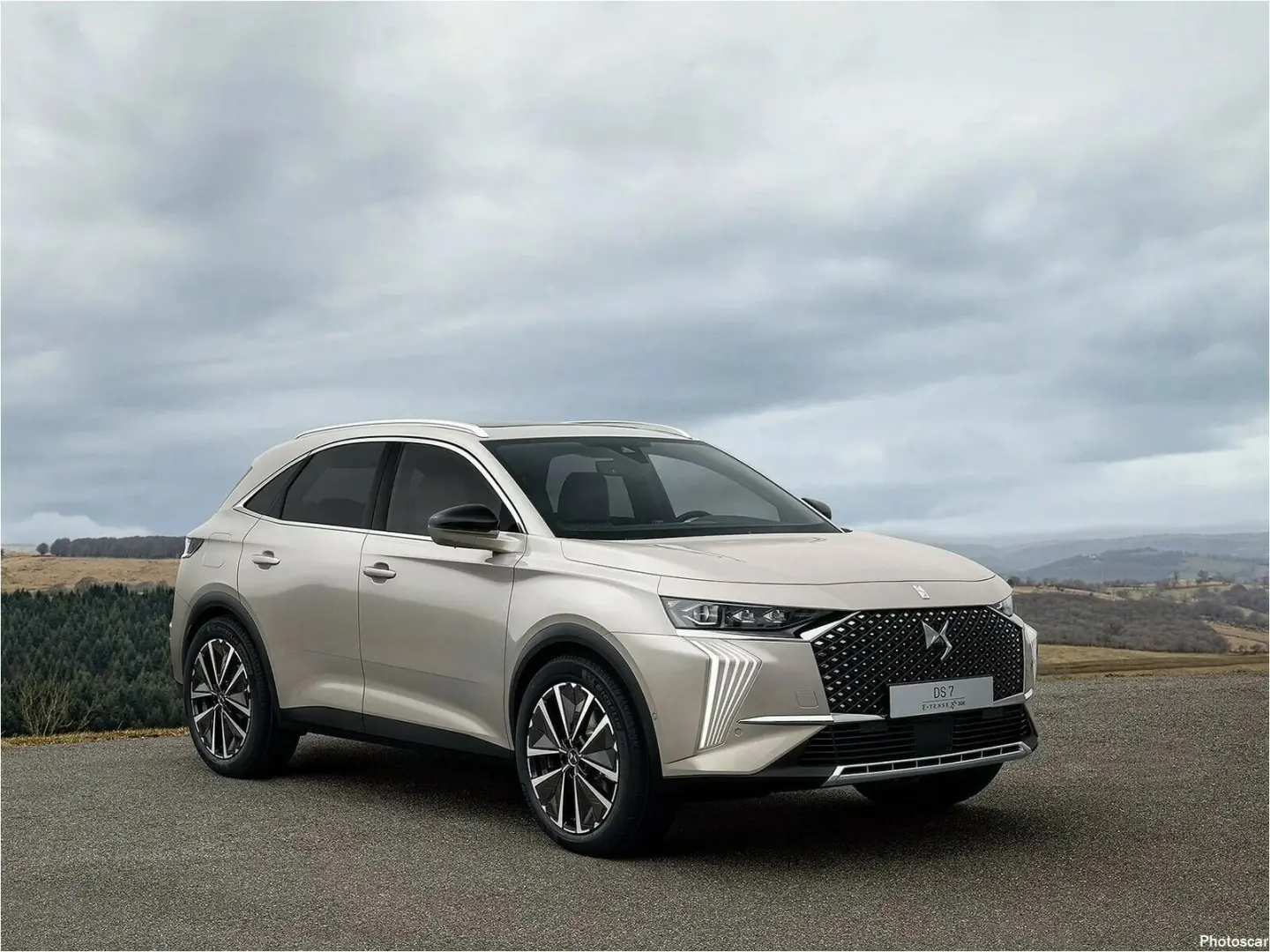 DS Automobiles  DS7 1.5 BlueHDI Opera 4