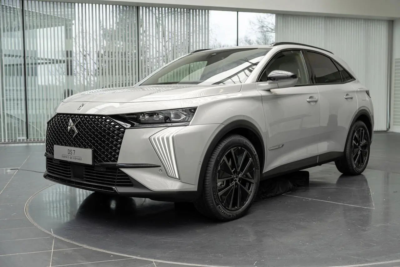 DS Automobiles  DS7 1.5 BlueHDI Opera 7