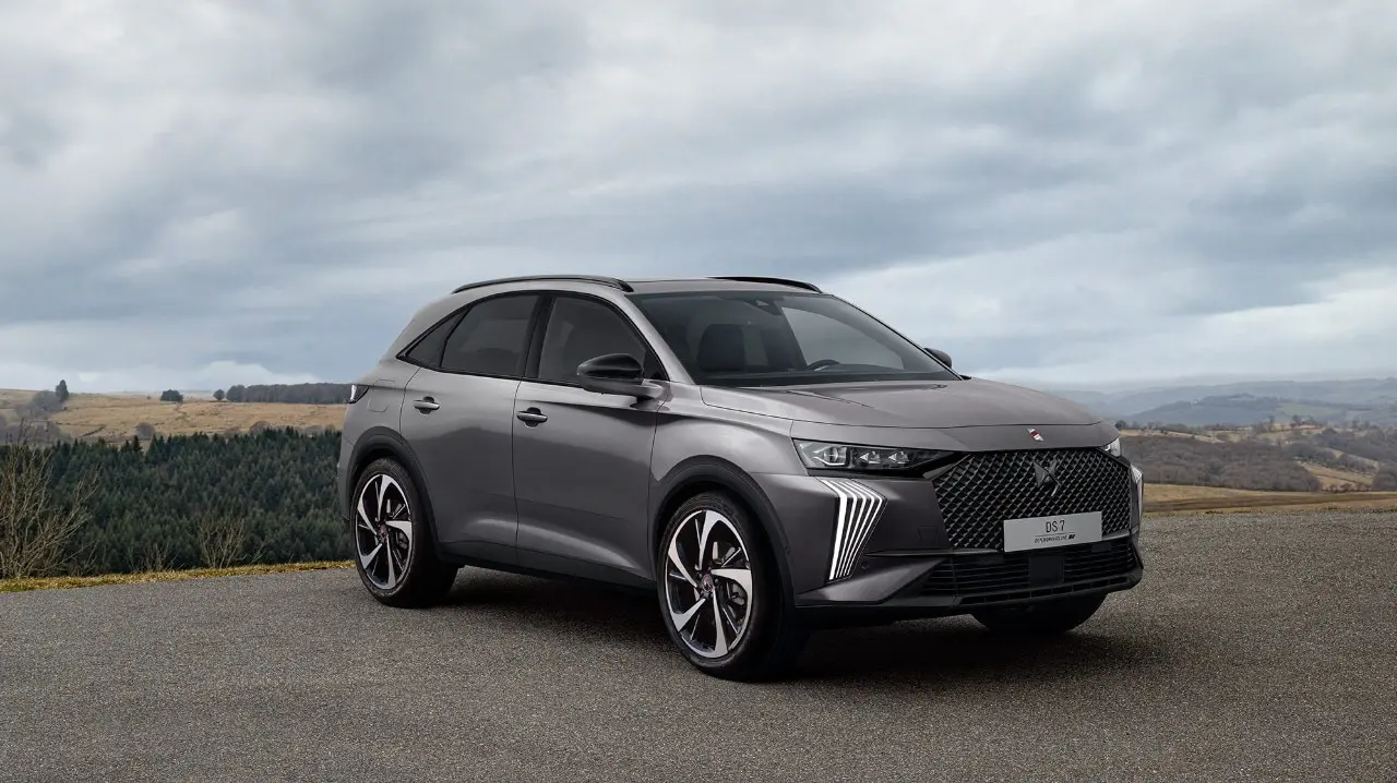 DS Automobiles  DS7 Crossback 1.5 BlueHDI Performance Line EAT8 4