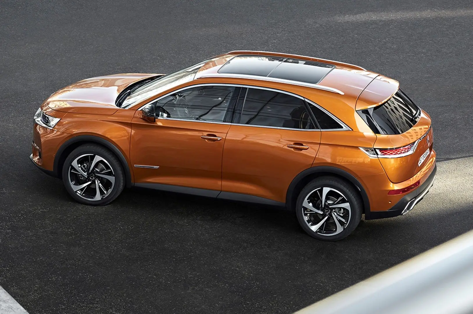 DS Automobiles  DS7 Crossback 1.5 BlueHDI Opera 7