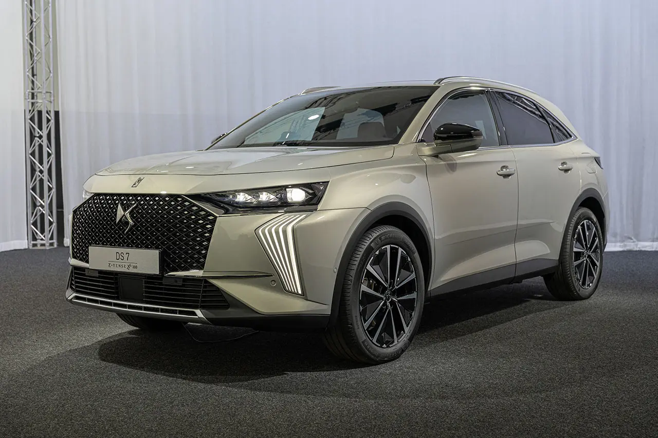 DS Automobiles  DS7 Crossback 1.5 BlueHDI Opera 7