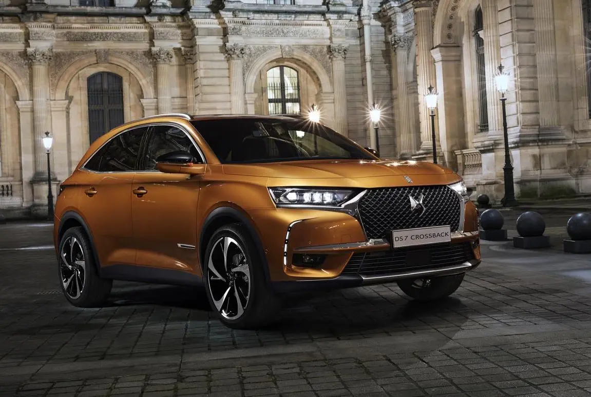 DS Automobiles  DS7 Crossback 1.5 BlueHDI Performance Line EAT8 3