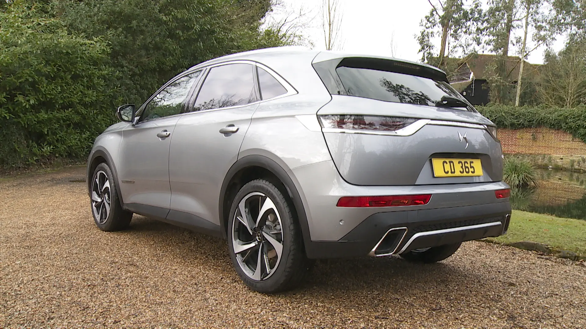 DS Automobiles  DS7 Crossback 1.5 BlueHDI Performance Line EAT8 6