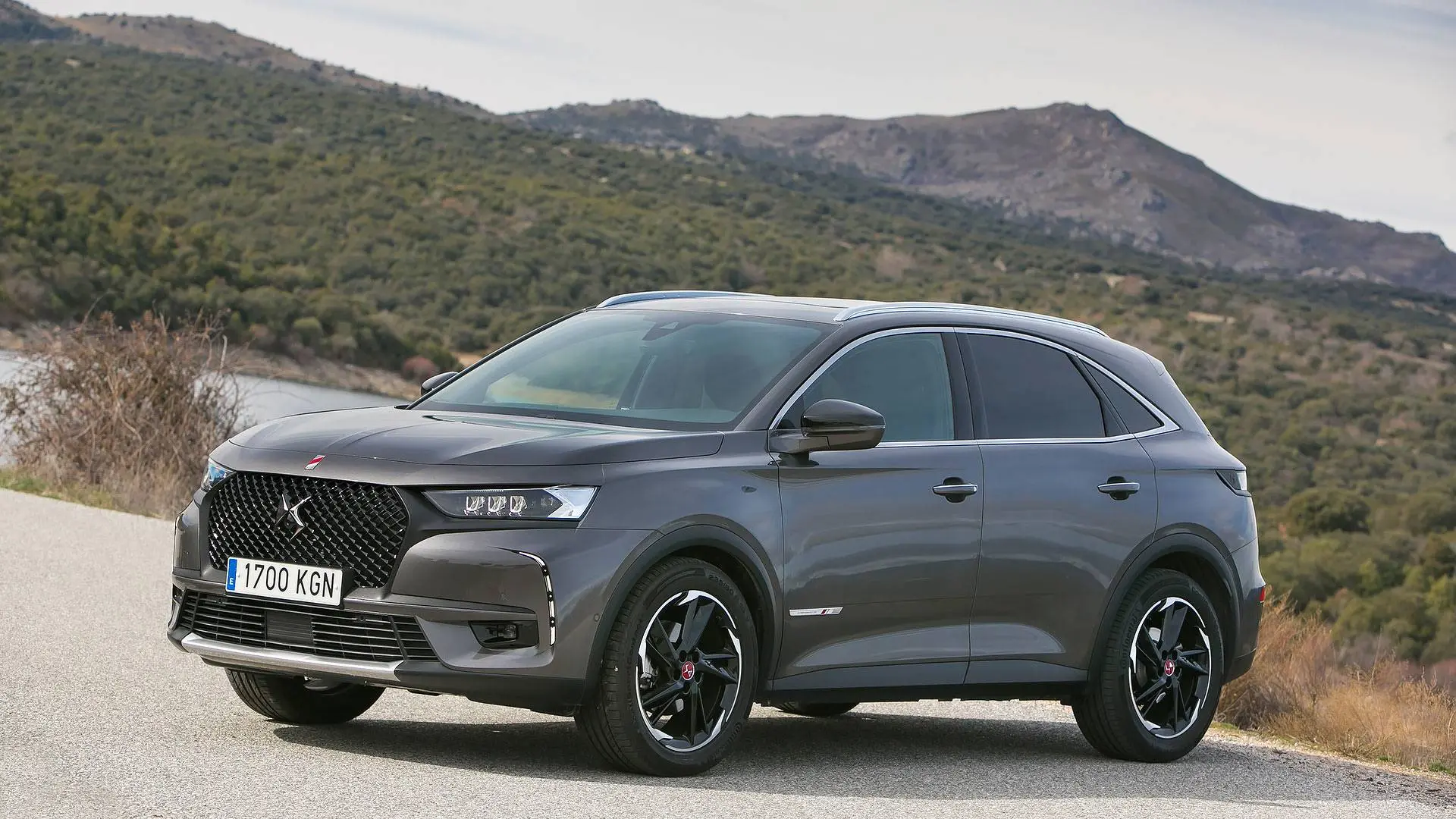 DS Automobiles  DS7 Crossback 1.5 BlueHDI So Chic Opera 5
