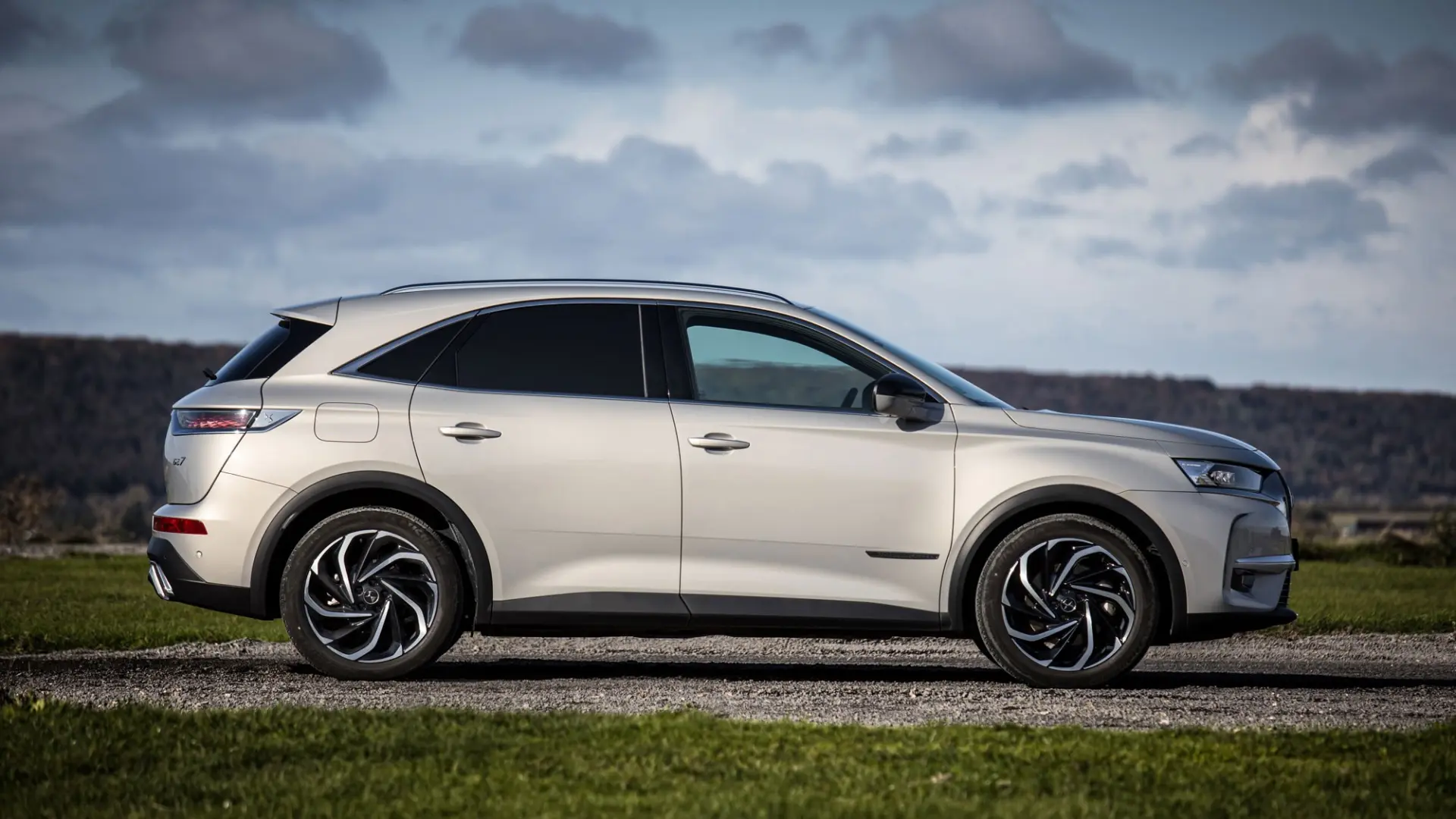 DS Automobiles  DS7 Crossback 1.6 E-Tense 4x4 Grand Chic Opera 3