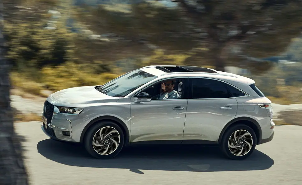 DS Automobiles  DS7 Crossback 1.6 E-Tense 4x4 Grand Chic Opera 4
