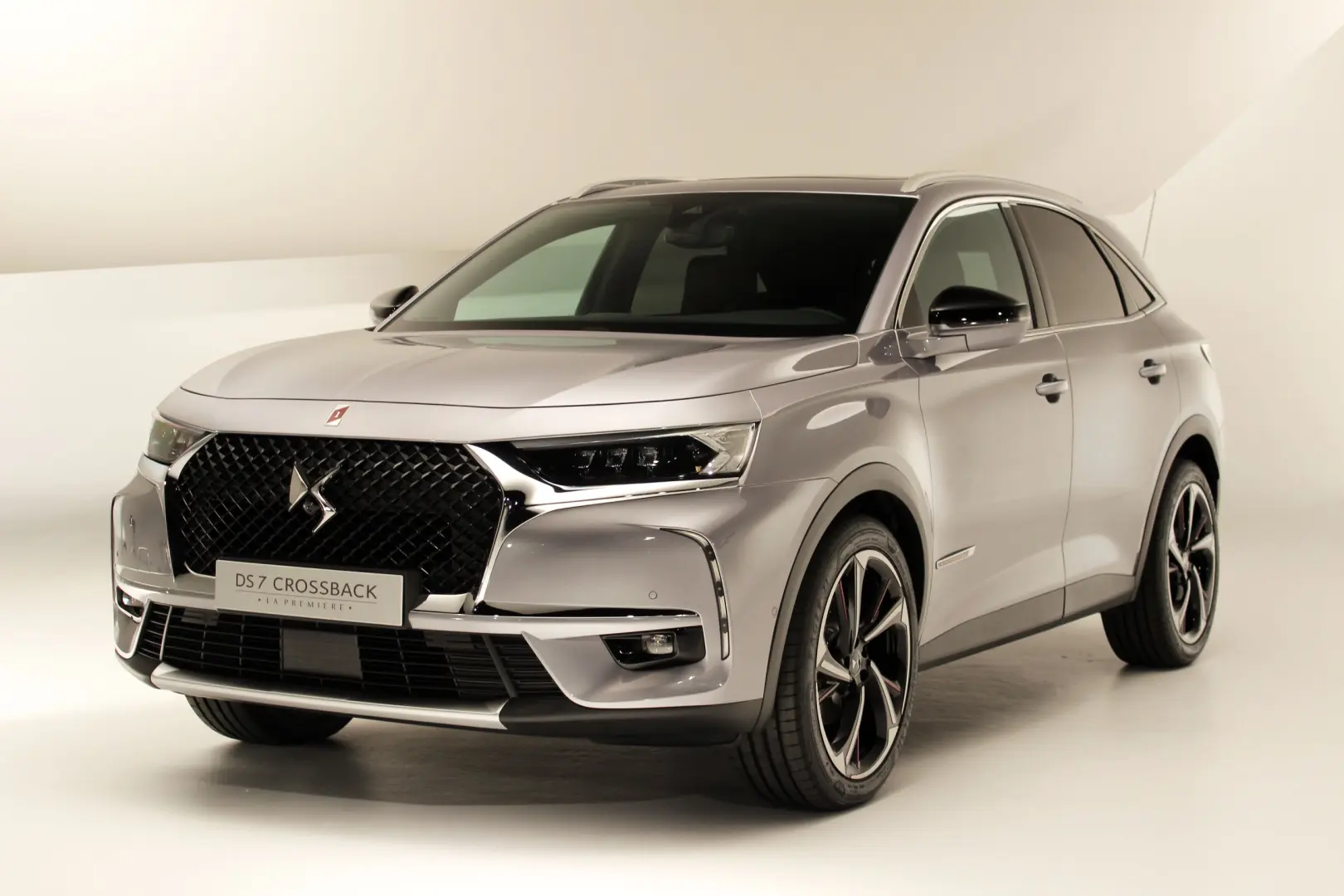 DS Automobiles  DS7 Crossback 1.6 PureTech So Chic 0