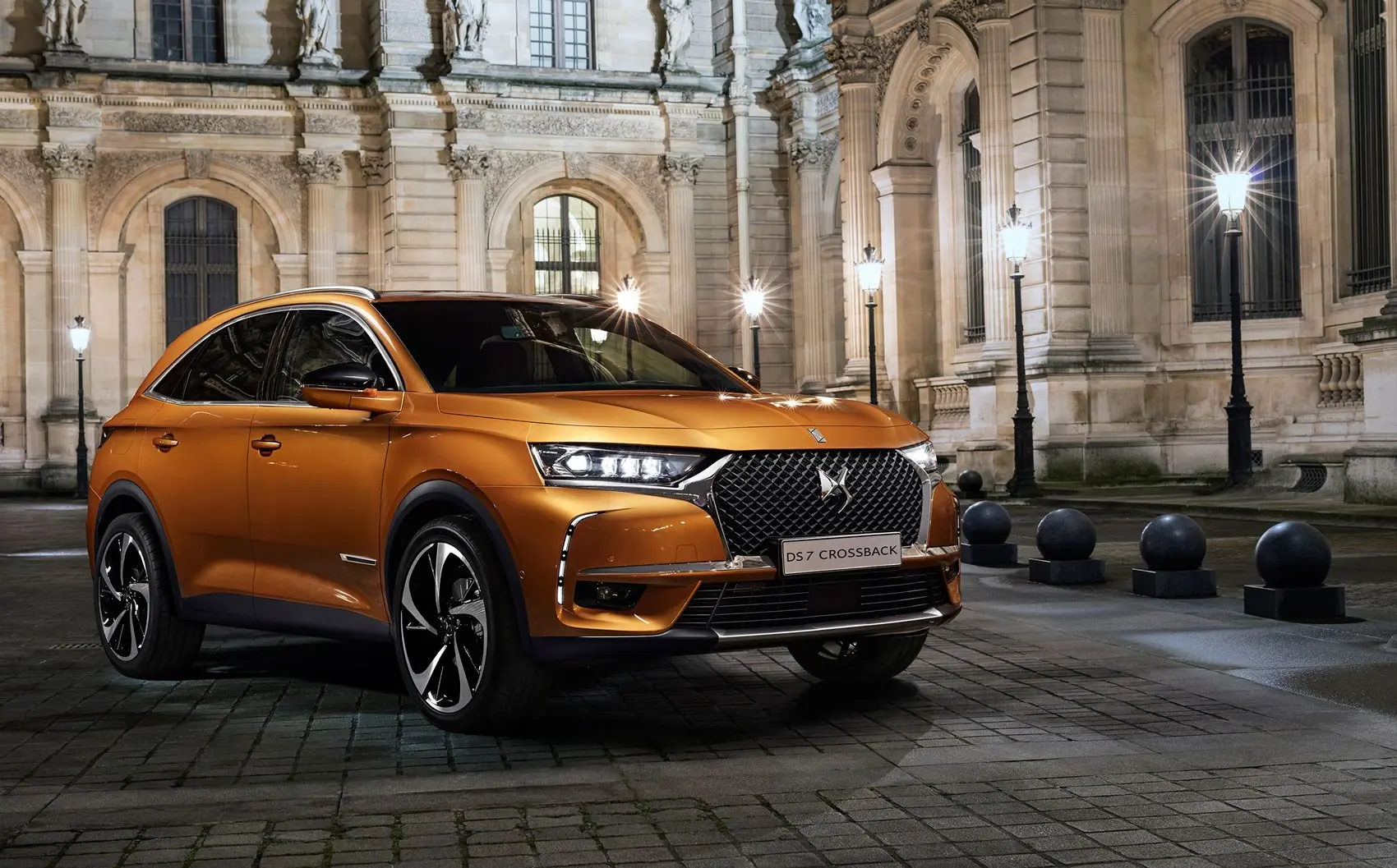 DS Automobiles  DS7 Crossback 1.6 E-Tense 4x4 Grand Chic Rivoli 2