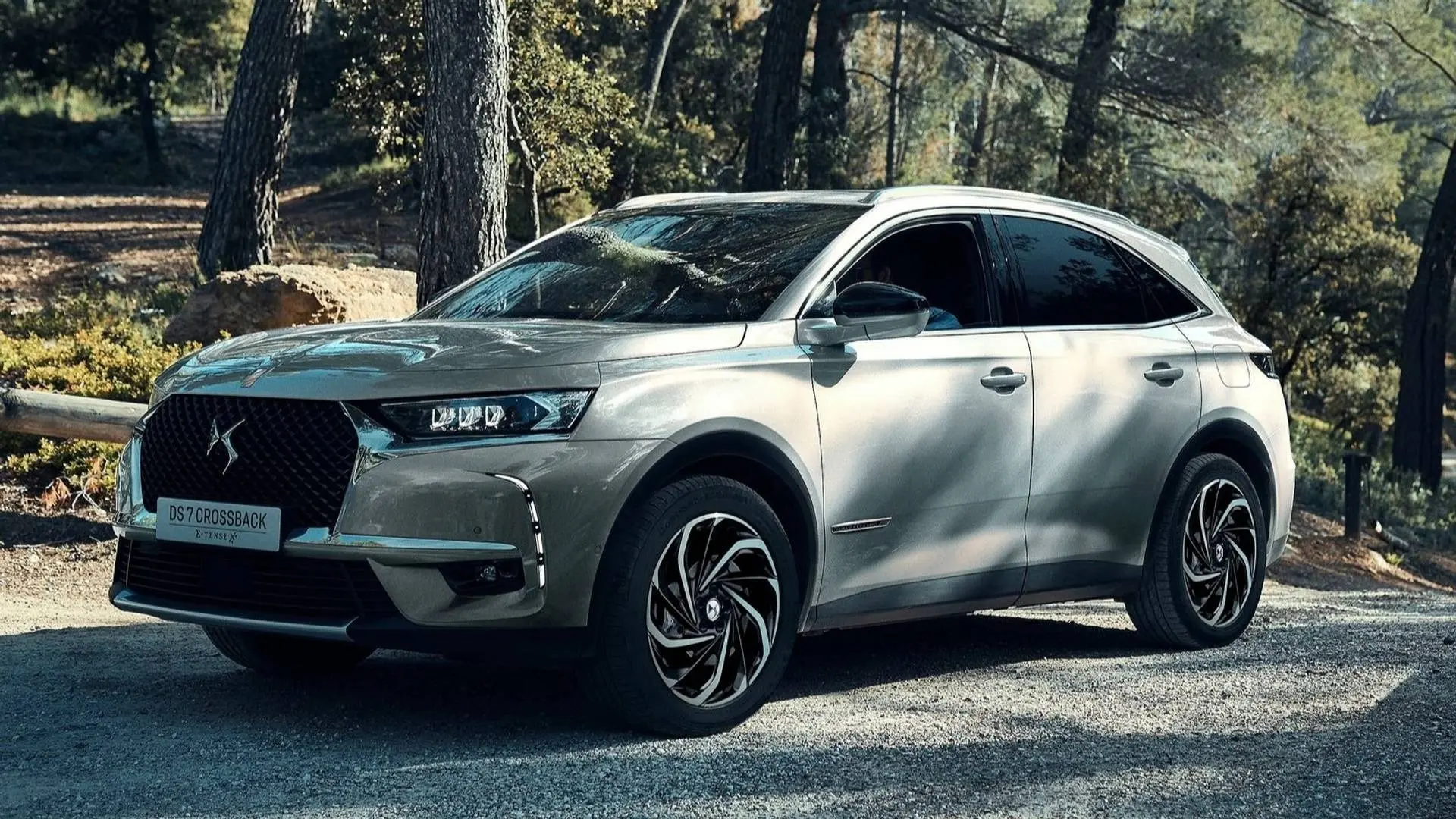 DS Automobiles  DS7 Crossback 1.6 E-Tense 4x4 Rivoli 6