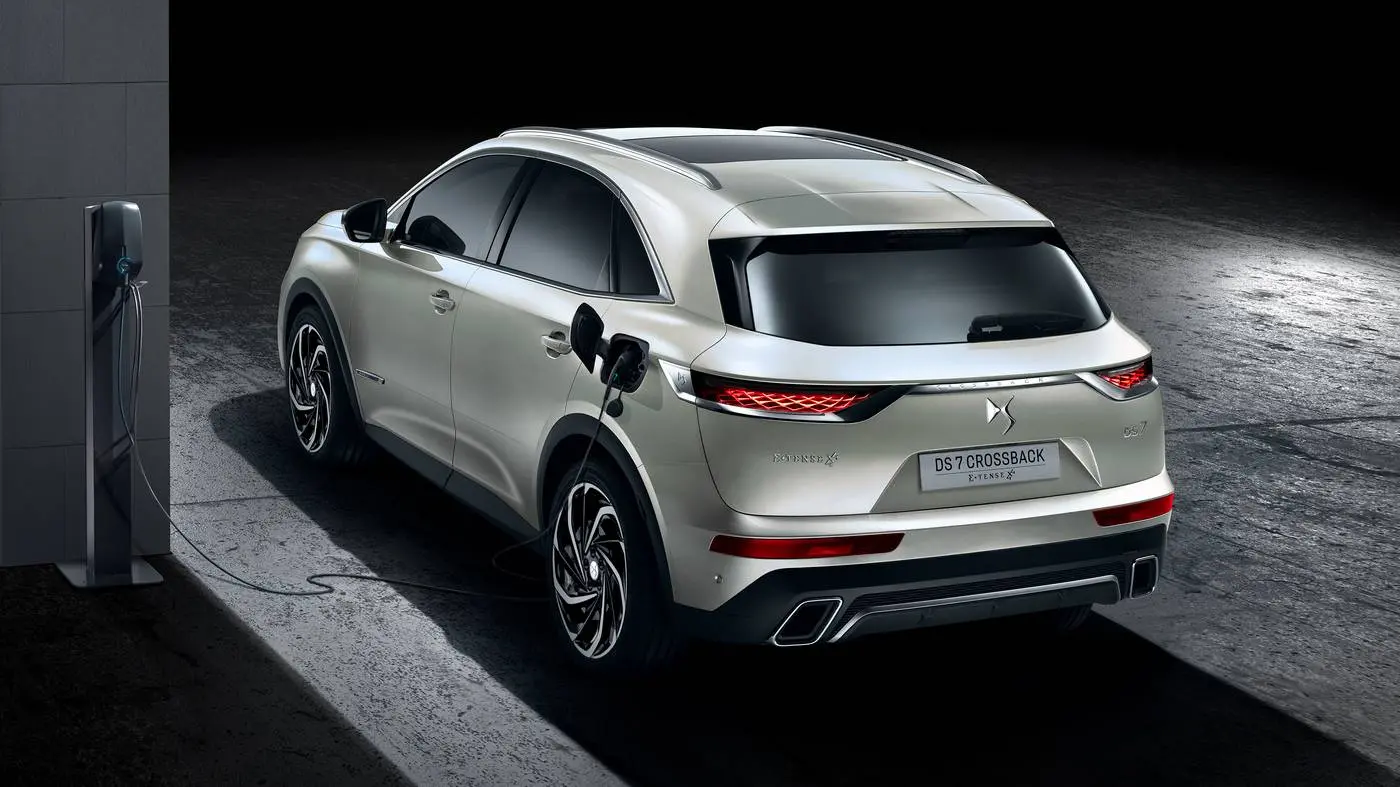 DS Automobiles  DS7 Crossback 1.6 E-Tense Opera 4x4 7