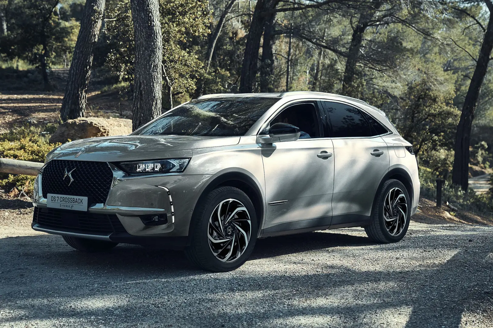 DS Automobiles  DS7 Crossback 1.6 E-Tense Opera 4x4 5