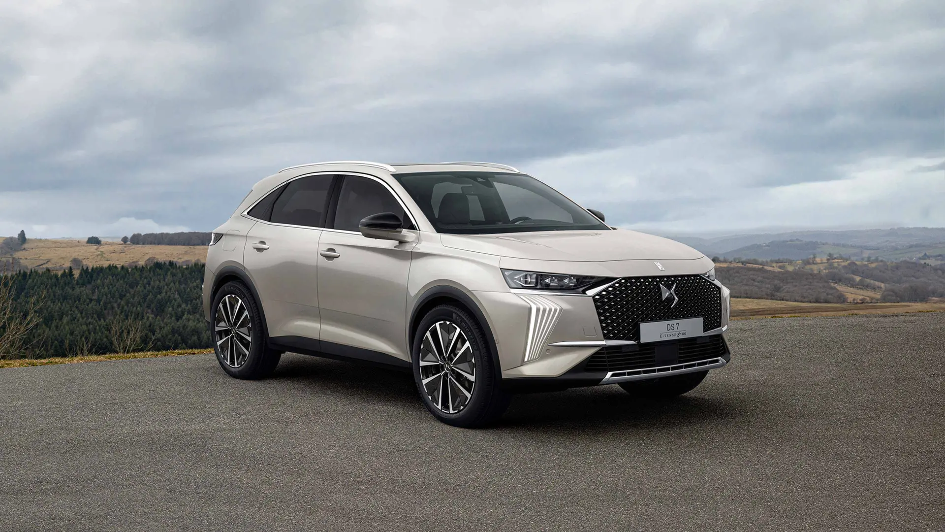 DS Automobiles  DS7 Crossback 1.6 E-Tense Opera 4x4 6
