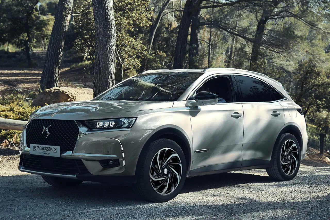 DS Automobiles  DS7 Crossback 1.6 PureTech Performance Line 5