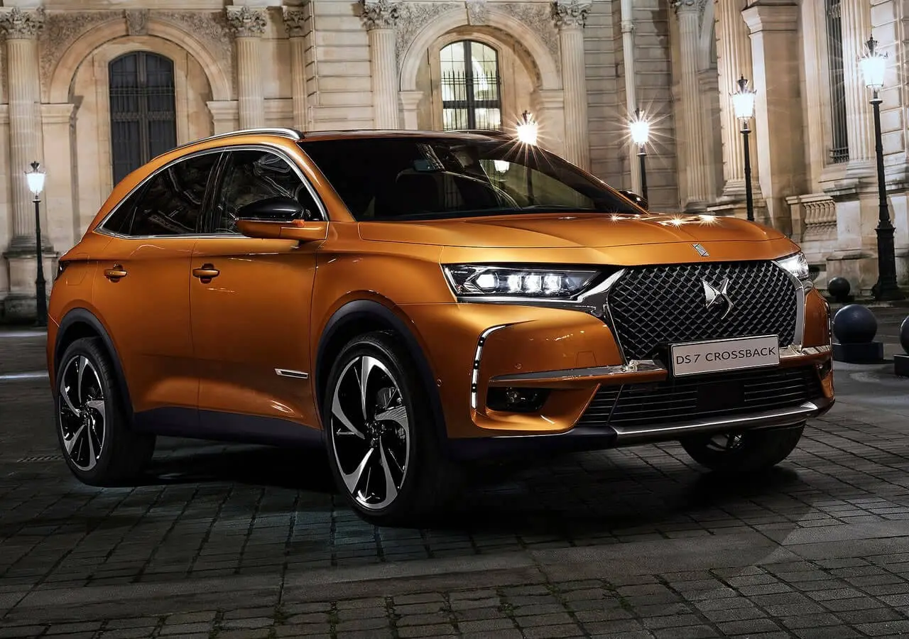 DS Automobiles  DS7 Crossback 1.6 PureTech So Chic Opera 4