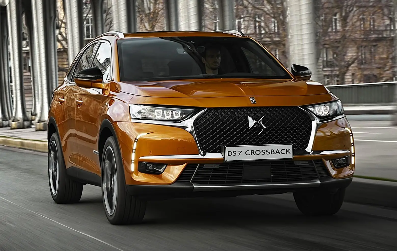 DS Automobiles  DS7 Crossback 1.6 THP PureTech So Chic Opera 4