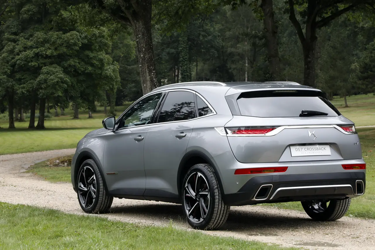 DS Automobiles  DS7 Crossback 1.6 THP PureTech So Chic 1