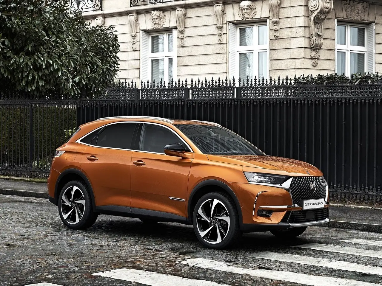 DS Automobiles  DS7 Crossback 1.6 THP PureTech So Chic 2