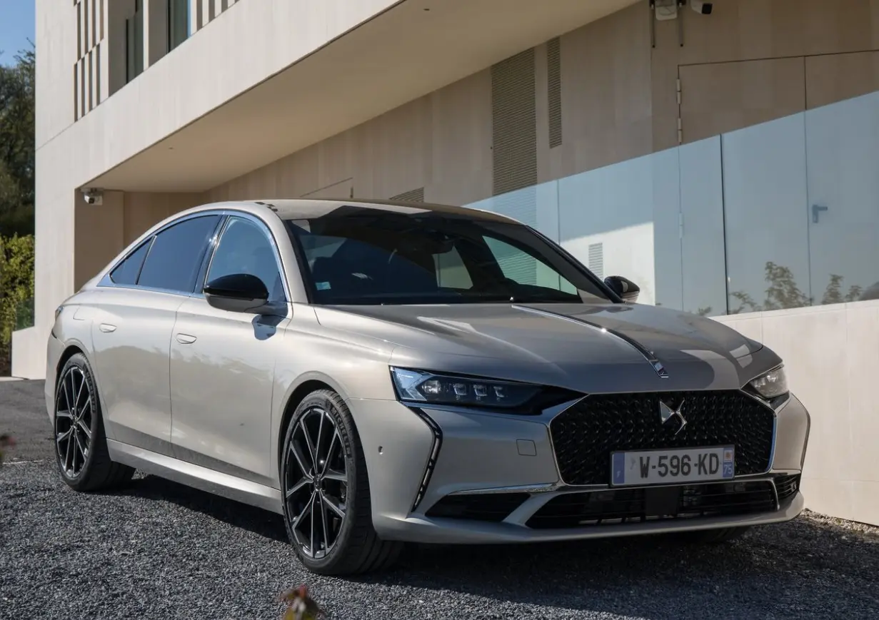 DS Automobiles  DS9 1.6 Puretech Opera 4