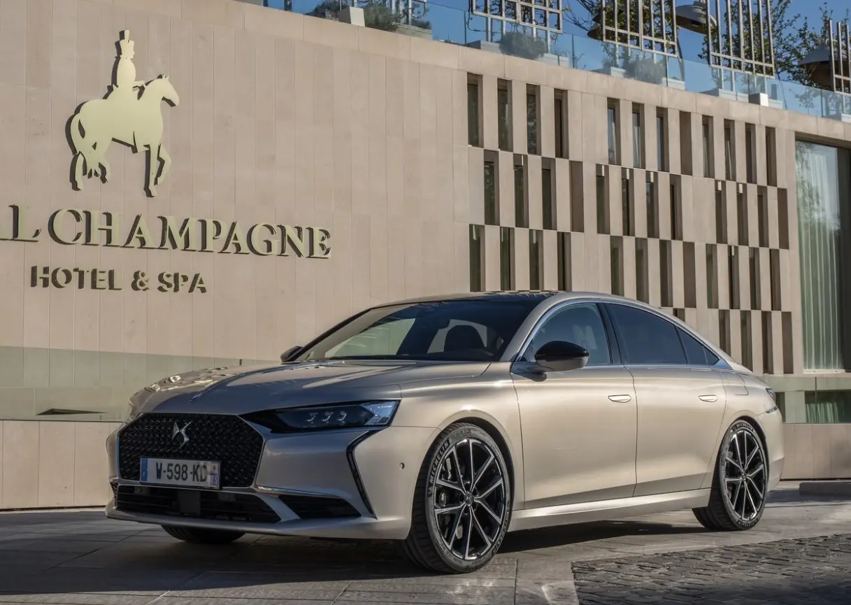 DS Automobiles  DS9 1.6 Puretech Opera 5